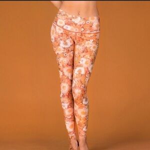 NEW TEEKI SISTERS OF THE SUN HOT PANT | LEGGINGS✨